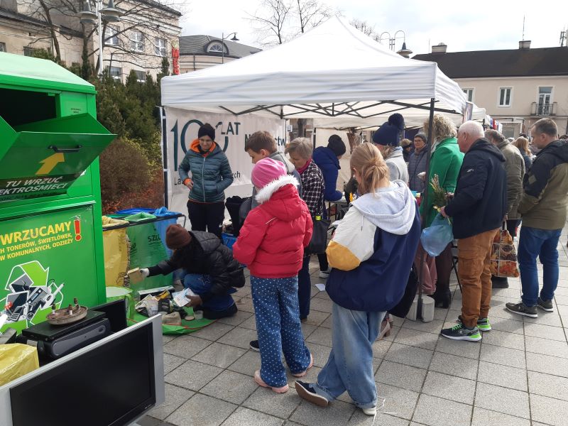 Zbiórka elektroodpadów oraz edukacja ekologiczna mieszkańców podczas Kiermaszu Wielkanocnego Piasecznie