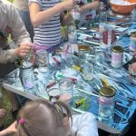 Stoisko edukacyjne podczas wydarzenia plenerowego z okazji Dnia Dziecka