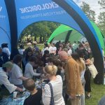 Stoisko edukacyjne podczas wydarzenia plenerowego z okazji Dnia Dziecka